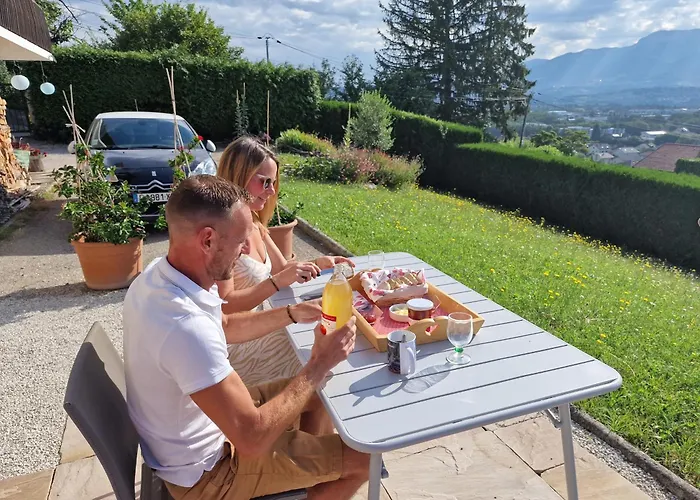 Studio Bellevue Appart Independant Renove 2024 Piscine Parking Proche Centre Annecy